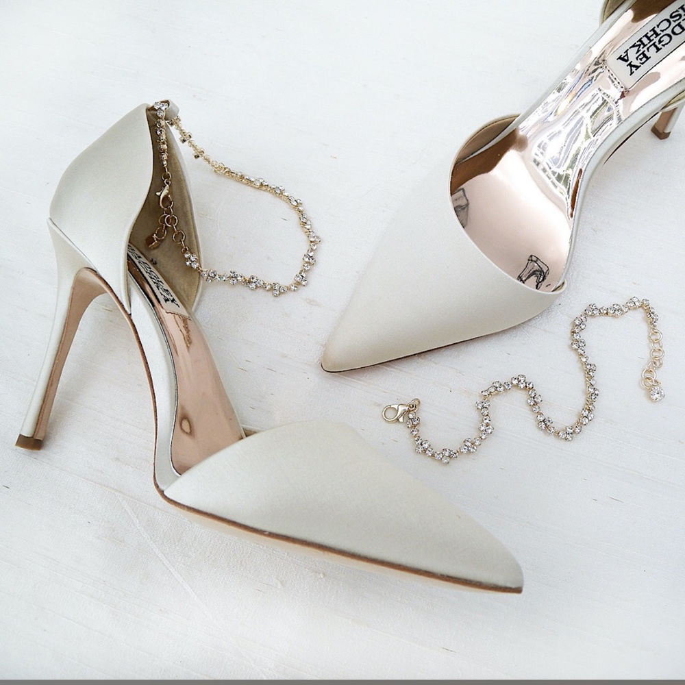 - Badgley Mischka Tierra Ivory Stilettos wedding shoes size 7.5